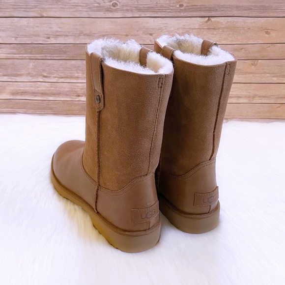 UGG Women’s Romely Short Chestnut Boots - Picture 4 of 9